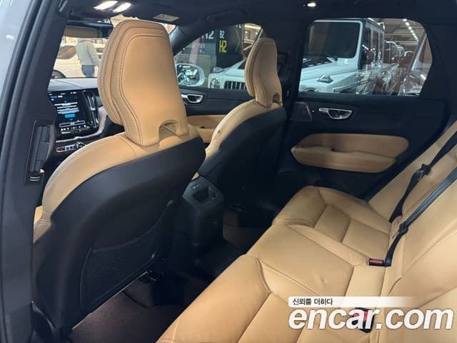 Volvo XC60 2024 — ფოტო 18/20