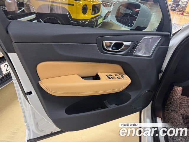 Volvo XC60 2024 — ფოტო 19/20