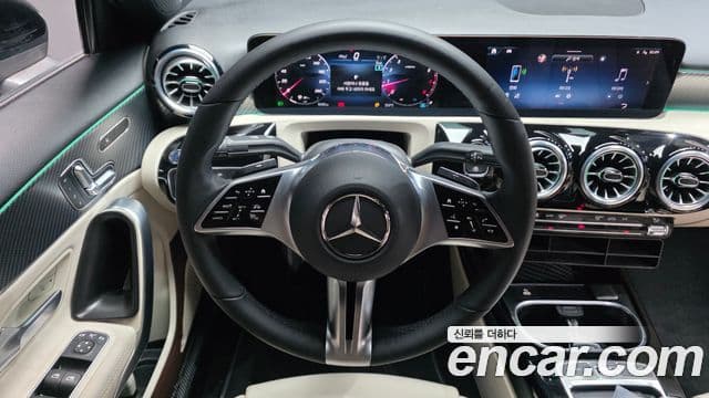 Mercedes-Benz A-Class 2024 — ფოტო 13/20
