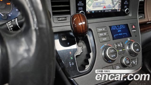Toyota Sienna 2019 — Şəkil 11/20