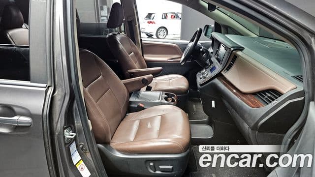 Toyota Sienna 2019 — Şəkil 13/20