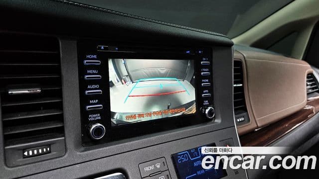 Toyota Sienna 2019 — Şəkil 12/20
