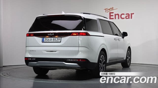 Kia Carnival 2023 — Фото 2/20