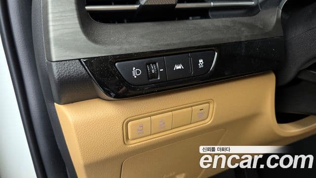 Kia Carnival 2023 — Фото 17/20