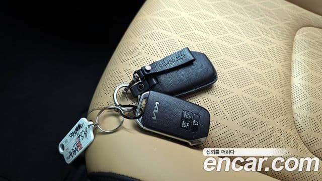 Kia Carnival 2023 — Фото 18/20