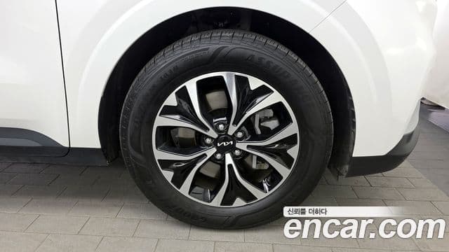 Kia Carnival 2023 — ფოტო 30/32