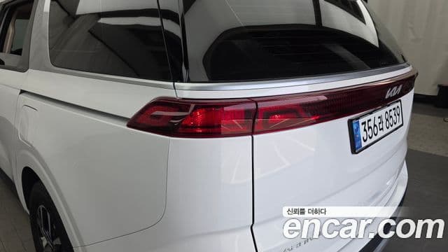 Kia Carnival 2023 — ფოტო 2/32