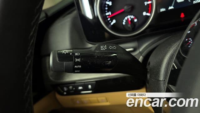 Kia Carnival 2023 — ფოტო 15/32