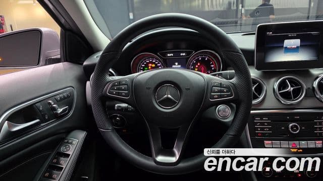 Mercedes-Benz GLA-Class 2019 — Фото 13/20