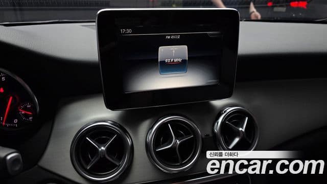 Mercedes-Benz GLA-Class 2019 — Фото 14/20