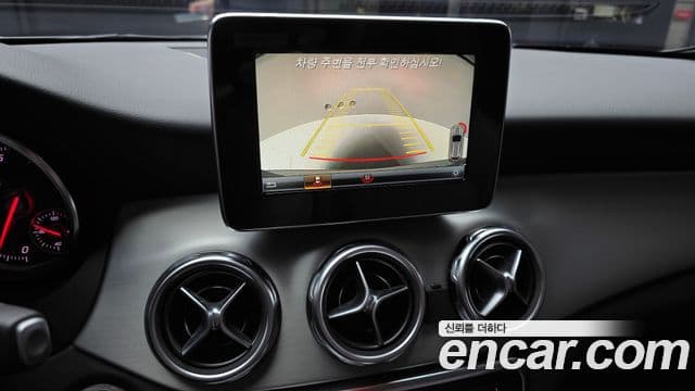 Mercedes-Benz GLA-Class 2019 — Фото 15/20