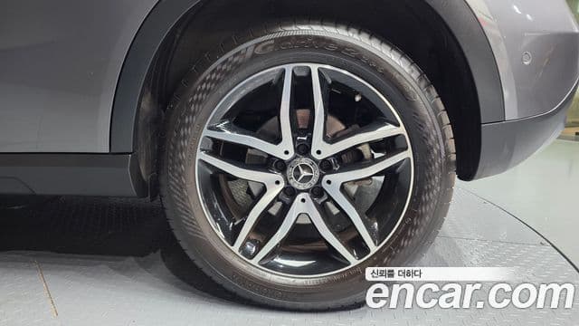 Mercedes-Benz GLA-Class 2019 — Şəkil 8/33