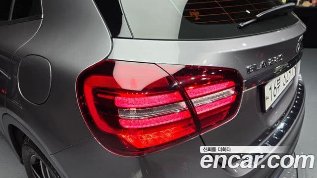 Mercedes-Benz GLA-Class 2019 — Şəkil 2/33
