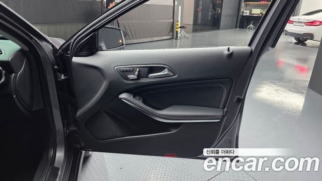 Mercedes-Benz GLA-Class 2019 — Şəkil 1/33