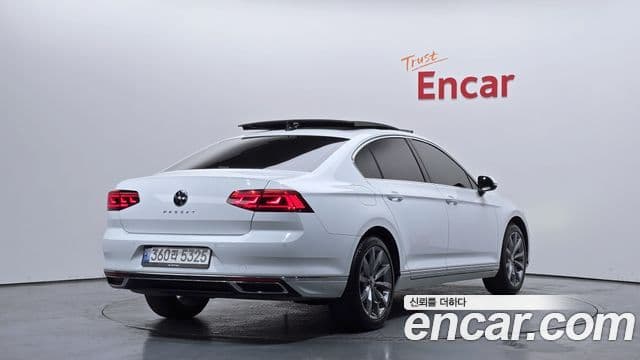 Volkswagen Passat GT 2022 — ფოტო 2/20