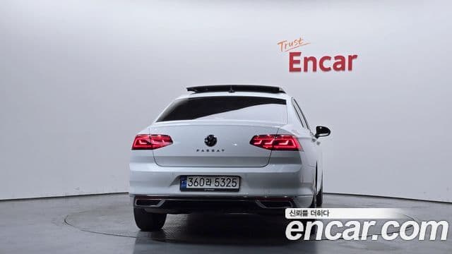Volkswagen Passat GT 2022 — ფოტო 4/20