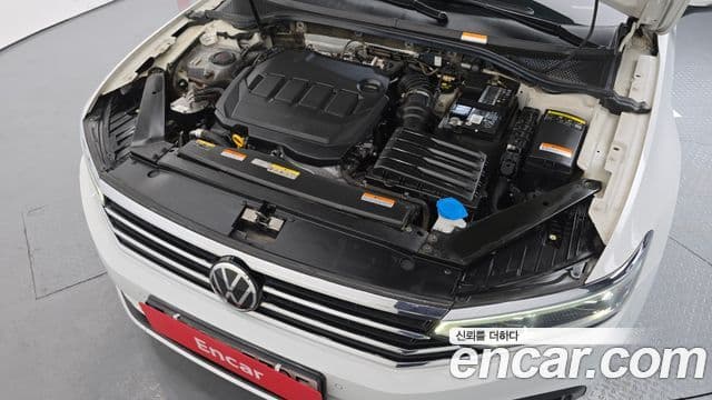 Volkswagen Passat GT 2022 — ფოტო 6/20