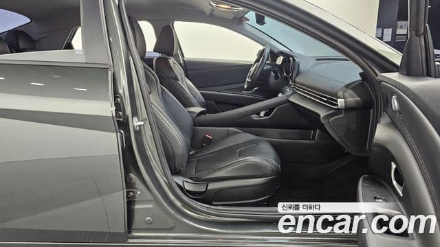 Hyundai The New Avante Hybrid 2023 — Photo 19/20