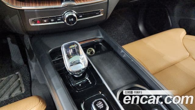 Volvo XC60 2023 — Şəkil 7/20