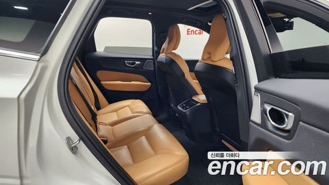 Volvo XC60 2023 — Şəkil 10/20