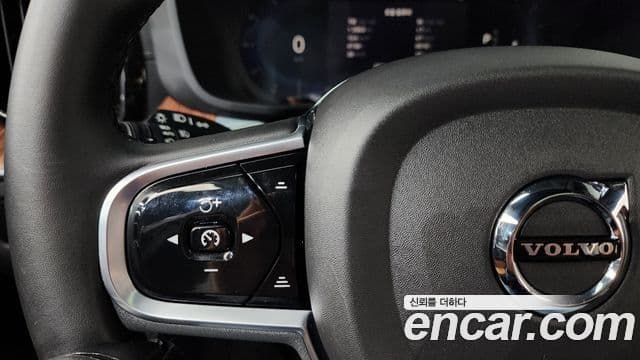 Volvo XC60 2023 — Şəkil 16/20