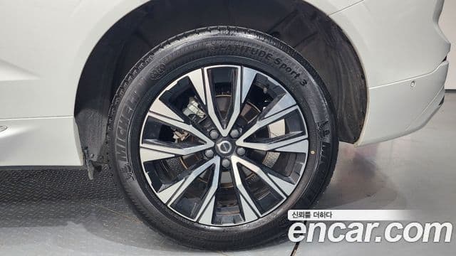 Volvo XC60 2023 — Photo 22/41