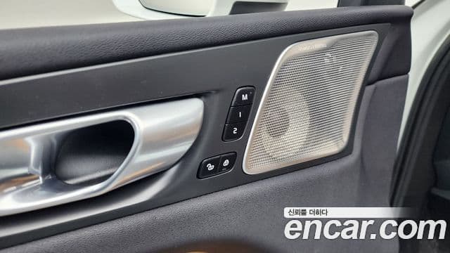 Volvo XC60 2023 — Photo 23/41