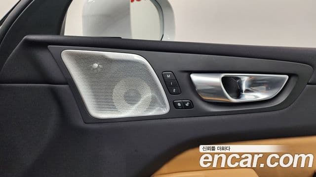 Volvo XC60 2023 — Photo 40/41