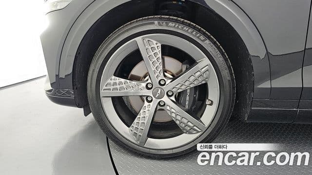 Genesis GV70 2021 — ფოტო 21/32