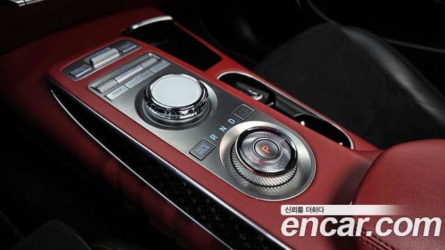 Genesis GV70 2021 — ფოტო 18/32