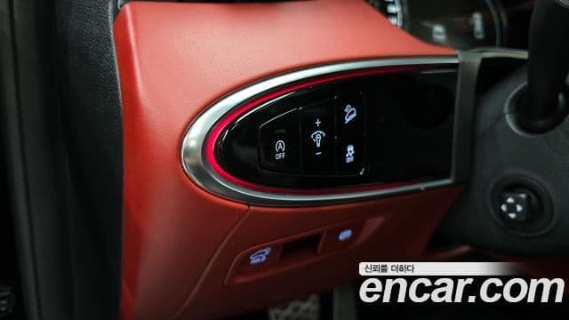 Genesis GV70 2021 — ფოტო 24/32