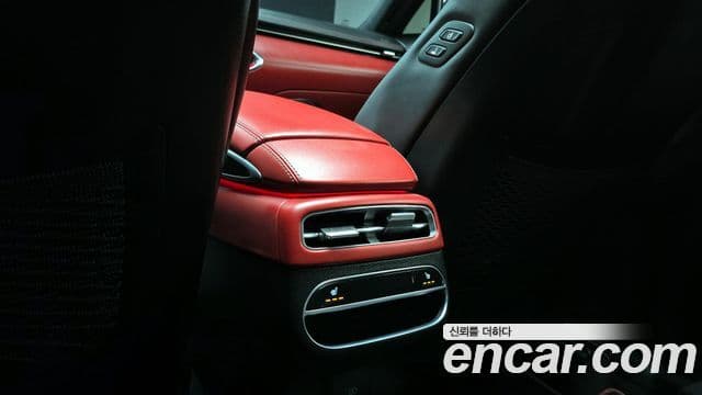 Genesis GV70 2021 — ფოტო 13/32