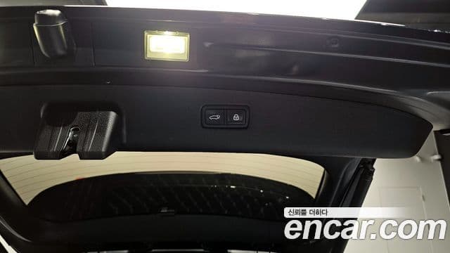 Genesis GV70 2021 — ფოტო 31/32