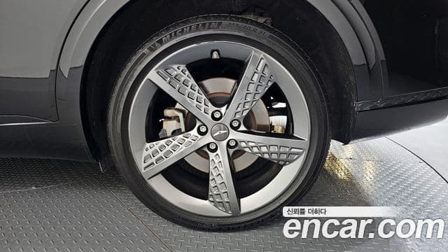 Genesis GV70 2021 — ფოტო 14/32