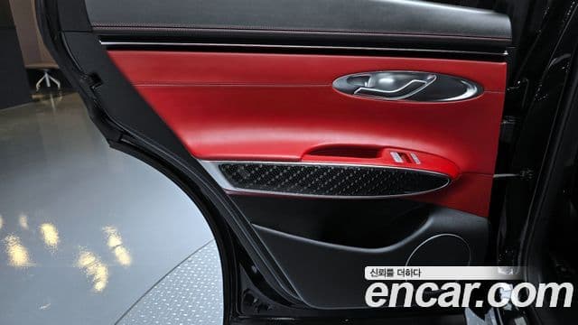 Genesis GV70 2021 — ფოტო 26/32