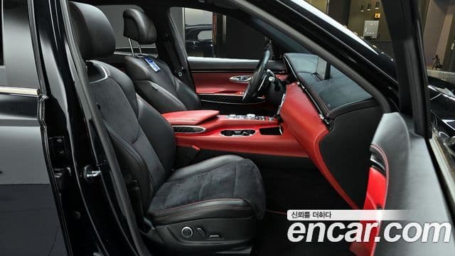 Genesis GV70 2021 — ფოტო 17/32