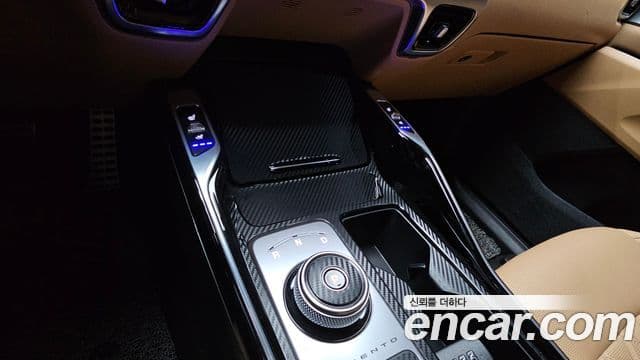 Kia Sorento 2022 — ფოტო 17/20