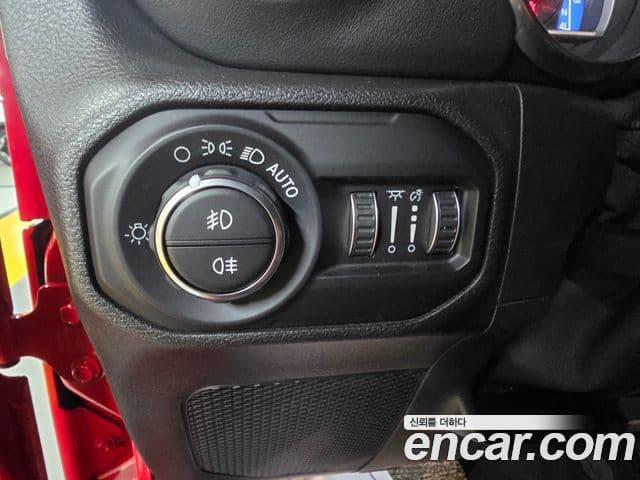 Jeep Wrangler 2019 — ფოტო 13/20