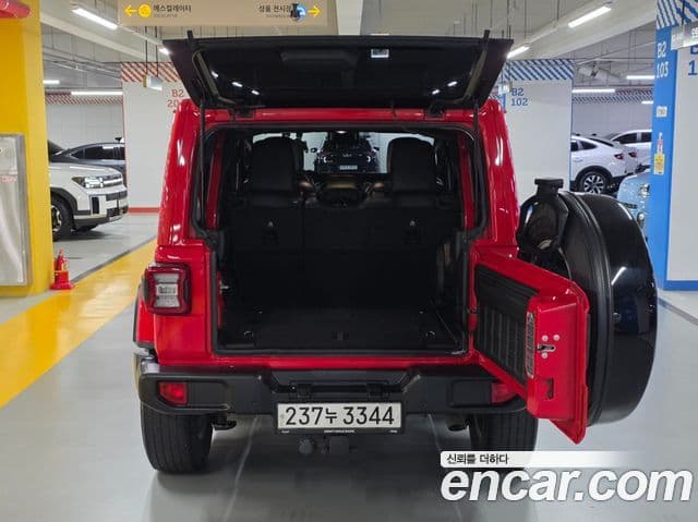 Jeep Wrangler 2019 — ფოტო 4/20