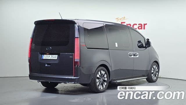 Hyundai Staria 2021 — ფოტო 2/20