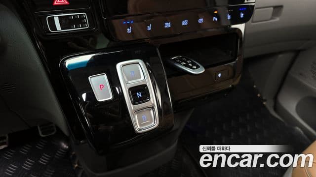 Hyundai Staria 2021 — ფოტო 9/20