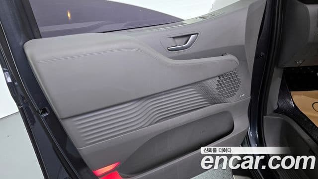 Hyundai Staria 2021 — Photo 22/34