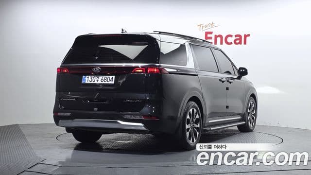Kia Carnival 2021 — ფოტო 2/20