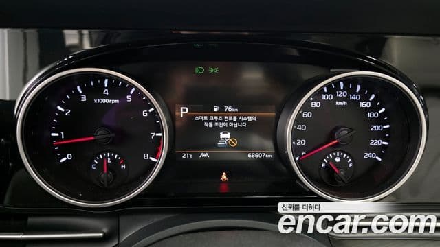 Kia Carnival 2021 — ფოტო 8/20