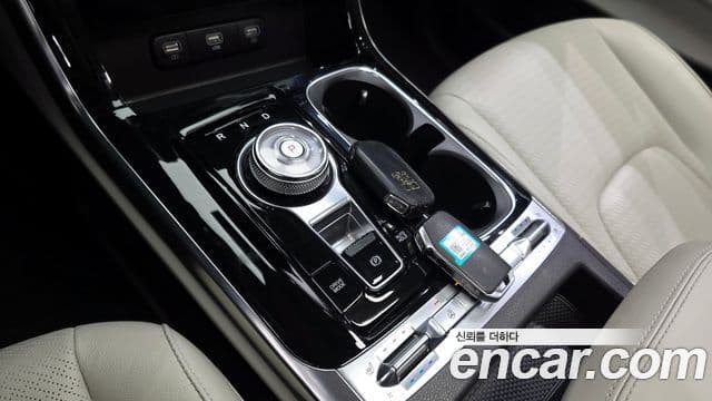 Kia Carnival 2021 — ფოტო 9/20