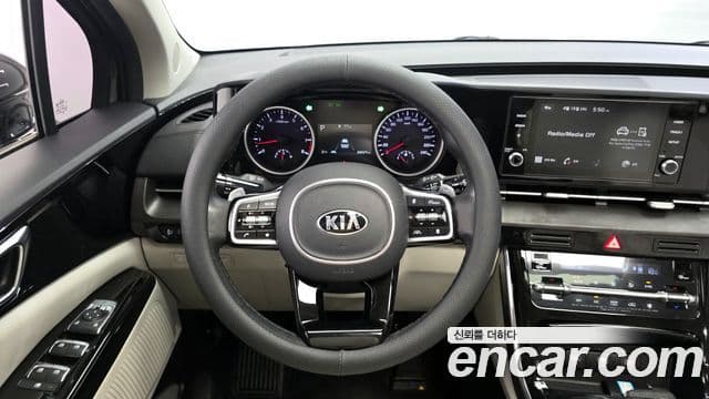 Kia Carnival 2021 — ფოტო 13/20