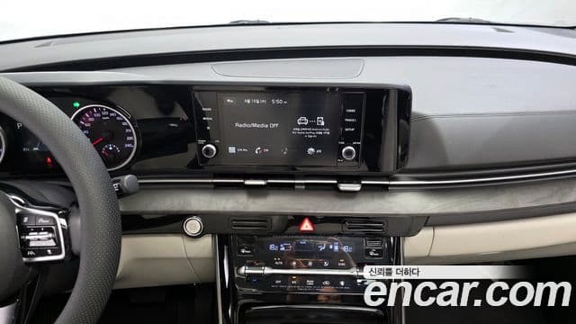 Kia Carnival 2021 — ფოტო 14/20