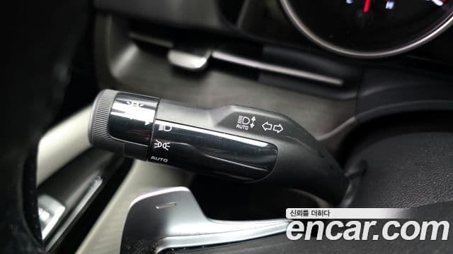 Kia Carnival 2021 — ფოტო 19/20