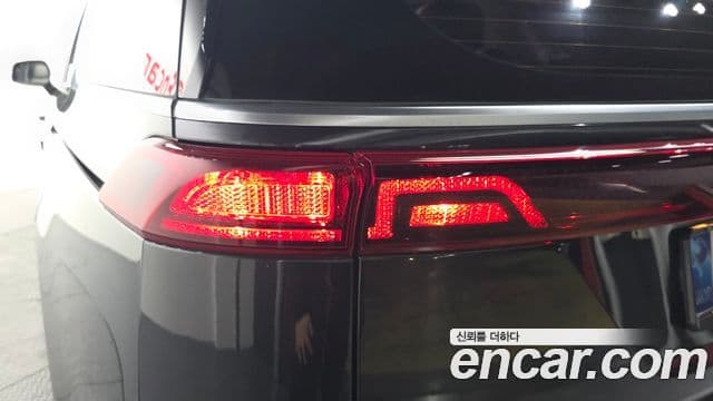 Kia Carnival 2021 — Photo 17/35