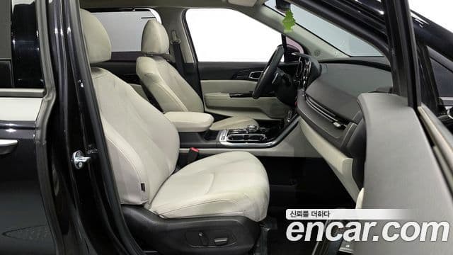 Kia Carnival 2021 — Photo 29/35
